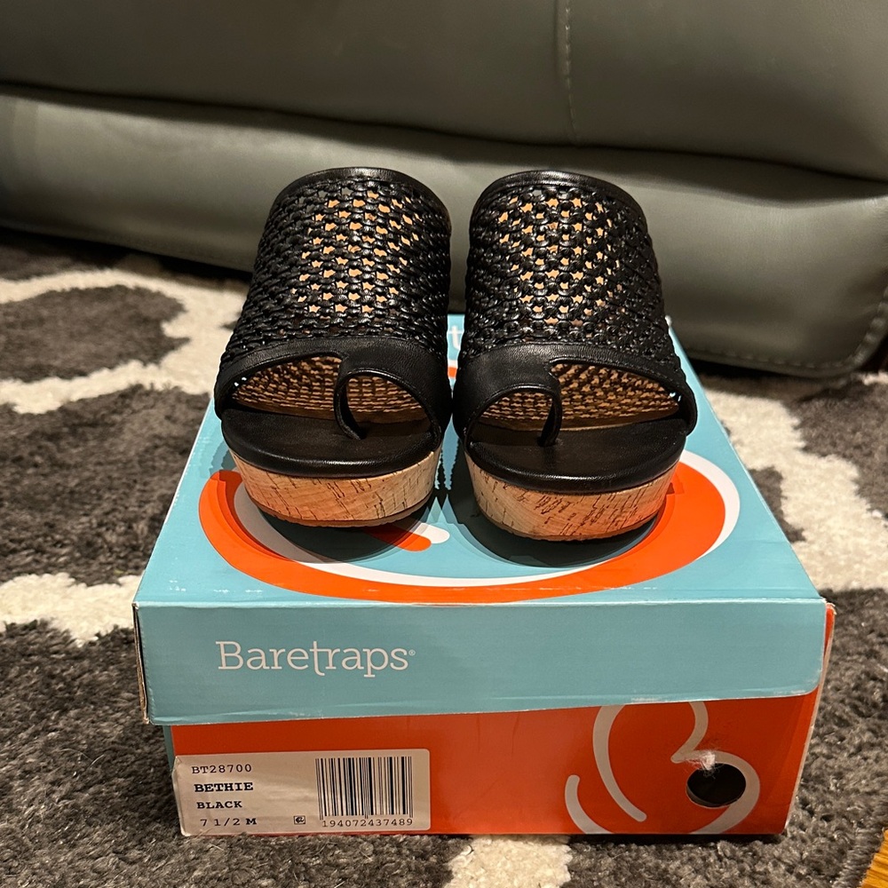 BareTraps Black Bethie Wedges SZ 7.5